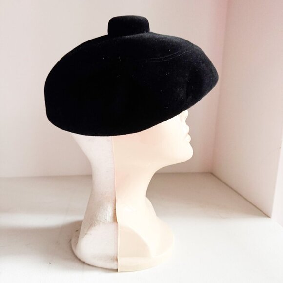 Vintage Eaton's 50s 60s Black Velvet Pillbox Hat - Picture 2 of 12